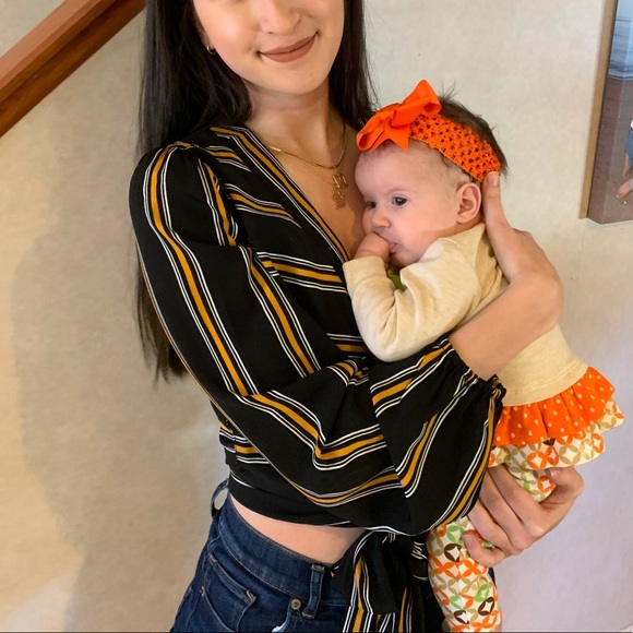 FOREVER 21 BLACK & GOLD WRAP AROUND CROP TOP - Picture 5 of 7